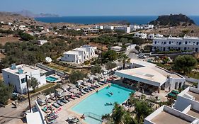 Lambis Studios & Apartments